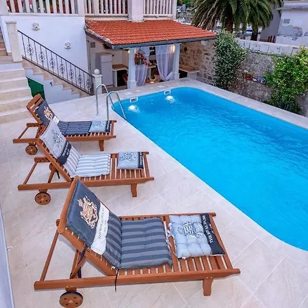 Seaside With A Swimming Pool Jelsa, Hvar - 2067 * Jelsa (Hvar)