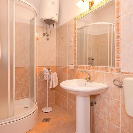 Seaside With A Swimming Pool Jelsa, Hvar - 2067 Jelsa (Hvar)