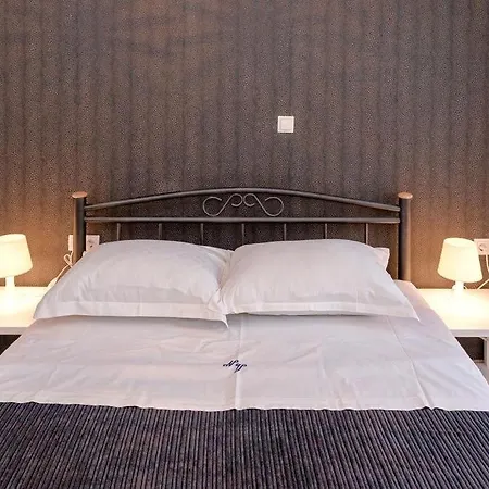 Seaside With A Swimming Pool Jelsa, Hvar - 2067 Appartamento *