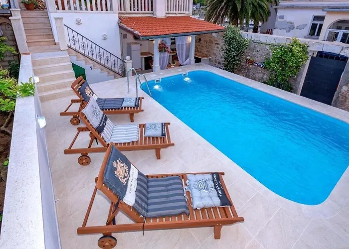 Seaside With A Swimming Pool Jelsa, Hvar - 2067 * Jelsa (Hvar)